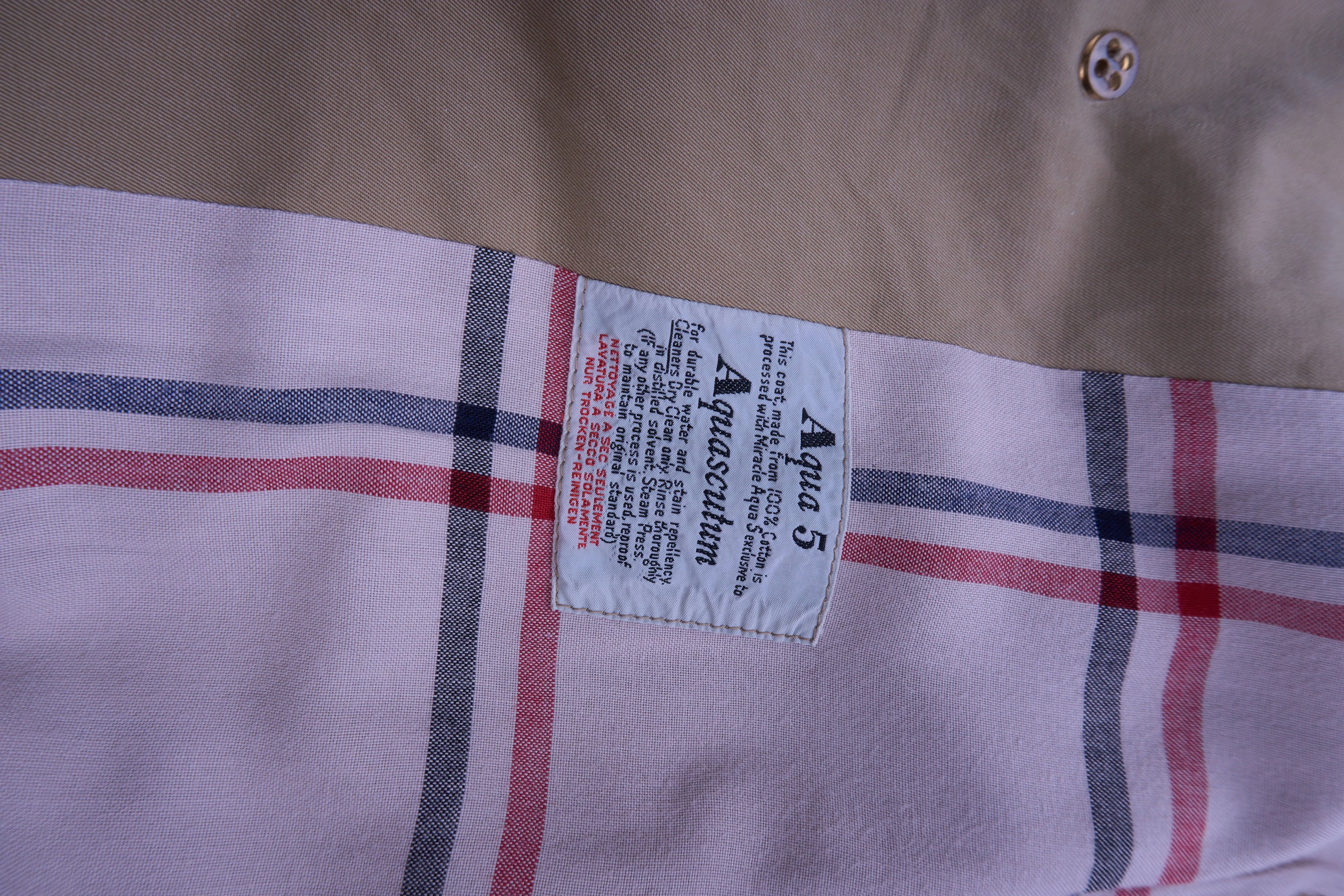 Burberry Beige Trenchcoat - L