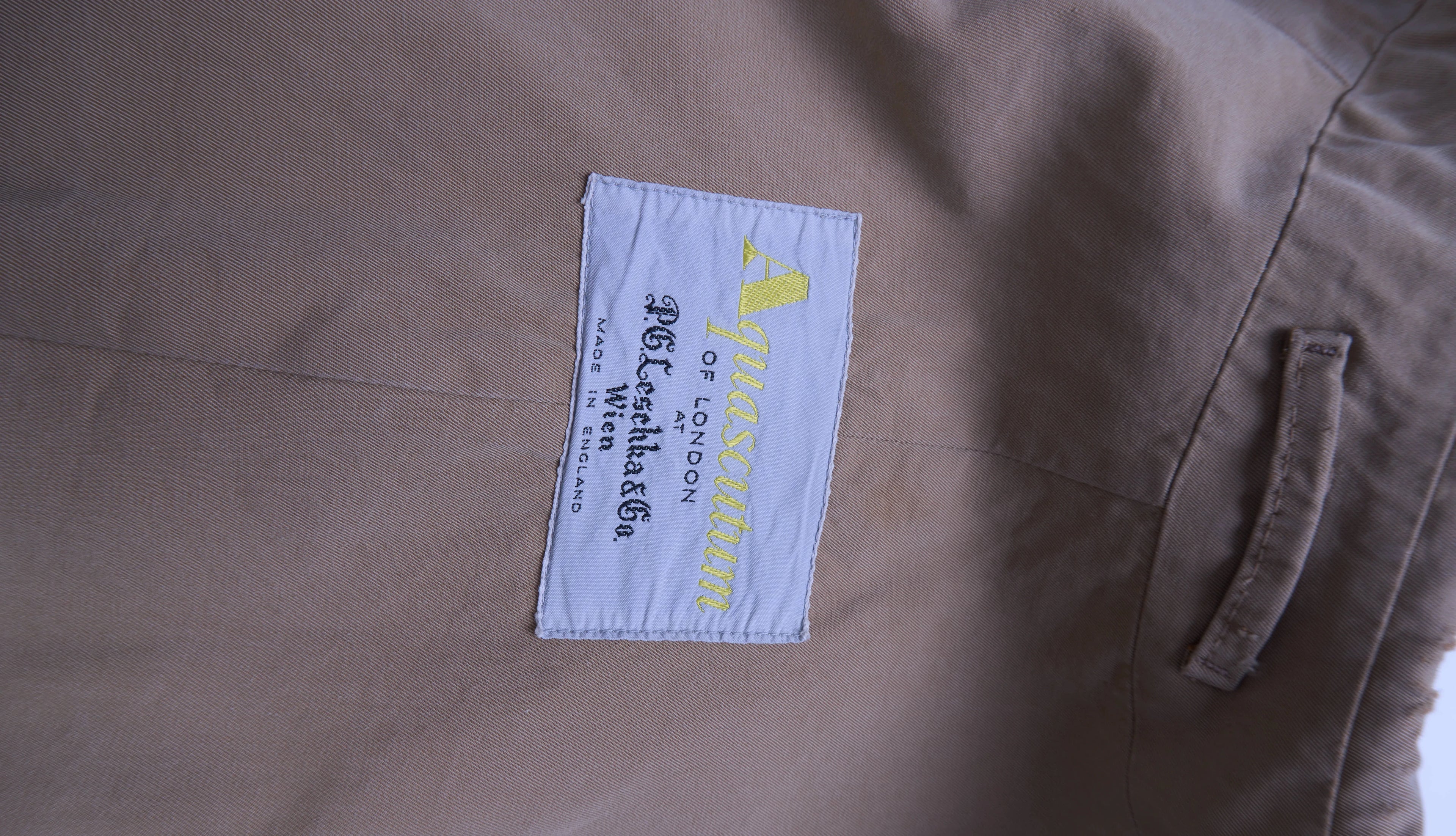 Burberry Beige Trenchcoat - L
